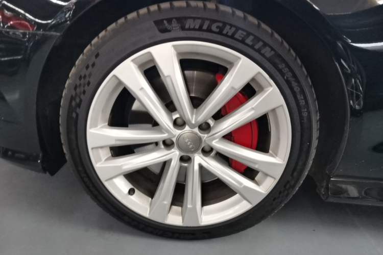 Used Audi A6L 2018 30th Anniversary Edition 45 TFSI quattro Luxury Model Left Front Wheel Hub