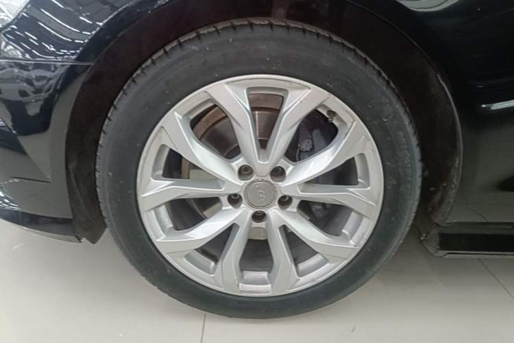 Used Audi A6L 2018 30th Anniversary Edition 35 TFSI Fashion Model Left Front Wheel Hub