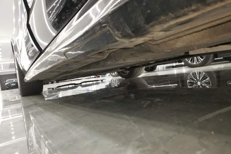 Used Audi A6L 2018 30th Anniversary Edition 45 TFSI quattro Sport model Left Side Sill