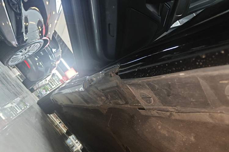 Used Audi A6L 2018 30th Anniversary Edition 35 TFSI Fashion Model Left Side Sill