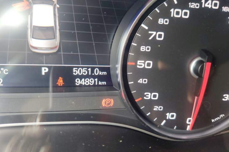 Used Audi A6L 2018 30th Anniversary Edition 35 TFSI Fashion Model Odometer Close Up