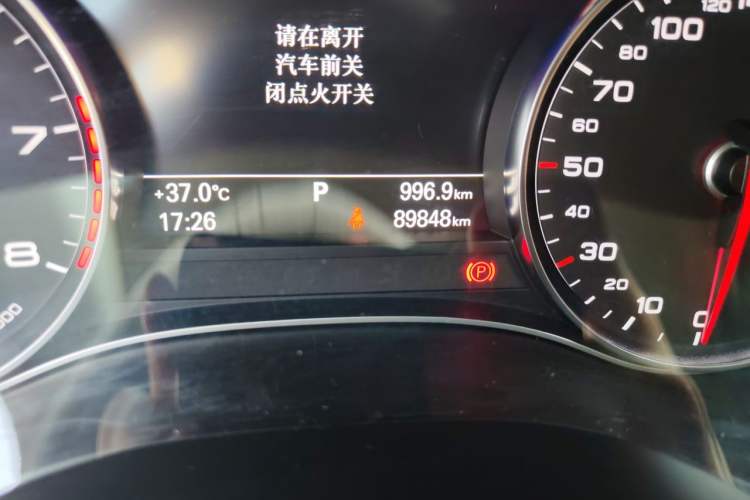 Used Audi A6L 2018 30th Anniversary Edition 35 TFSI Fashion Model Odometer Close Up