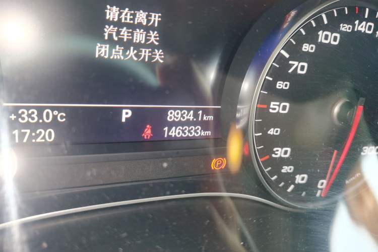 Used Audi A6L 2018 30th Anniversary Edition 35 TFSI Fashion Model Odometer Close Up