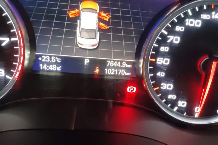 Used Audi A6L 2018 30th Anniversary Edition 35 TFSI Fashion Model Odometer Close Up