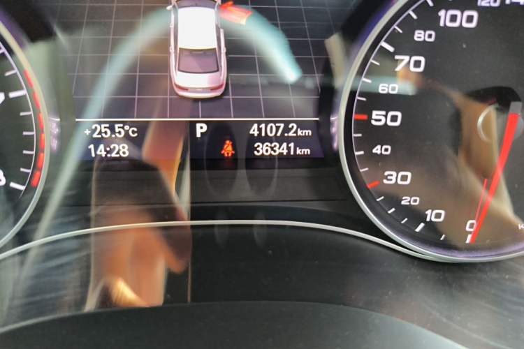 Used Audi A6L 2018 30th Anniversary Edition 35 TFSI Fashion Model Odometer Close Up
