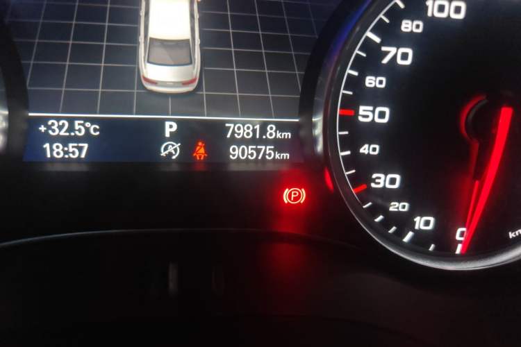 Used Audi A6L 2018 30th Anniversary Edition 35 TFSI Fashion Model Odometer Close Up