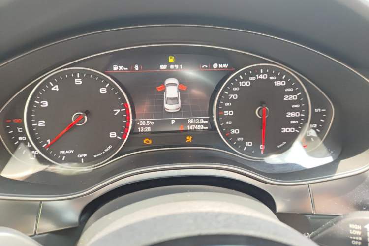 Used Audi A6L 2018 30th Anniversary Edition 35 TFSI Fashion Model Odometer Close Up