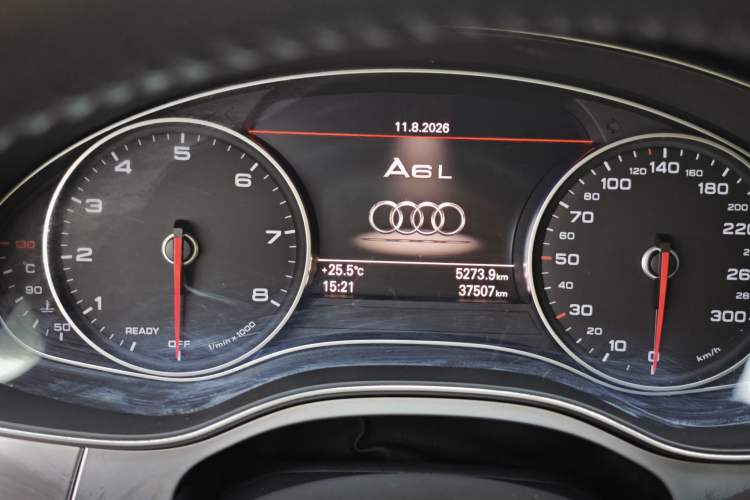 Used Audi A6L 2018 30th Anniversary Edition 35 TFSI Fashion Model Odometer Close Up