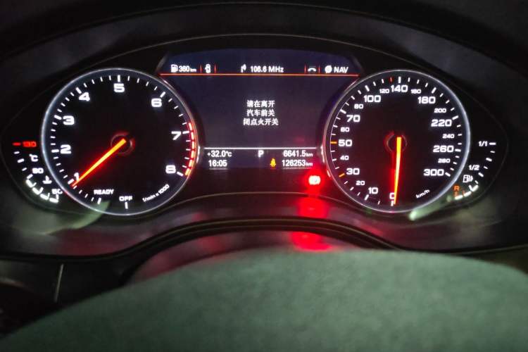 Used Audi A6L 2018 30th Anniversary Edition 35 TFSI Fashion Model Odometer Close Up