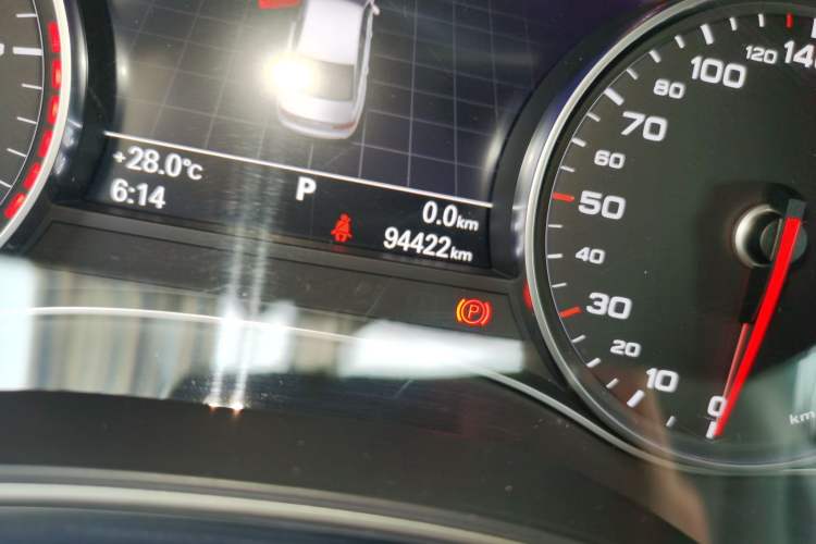 Used Audi A6L 2018 30th Anniversary Edition 35 TFSI Fashion Model Odometer Close Up