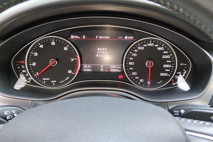 Used Audi A6L 2018 30th Anniversary Edition 35 TFSI Fashion Model Odometer Close Up