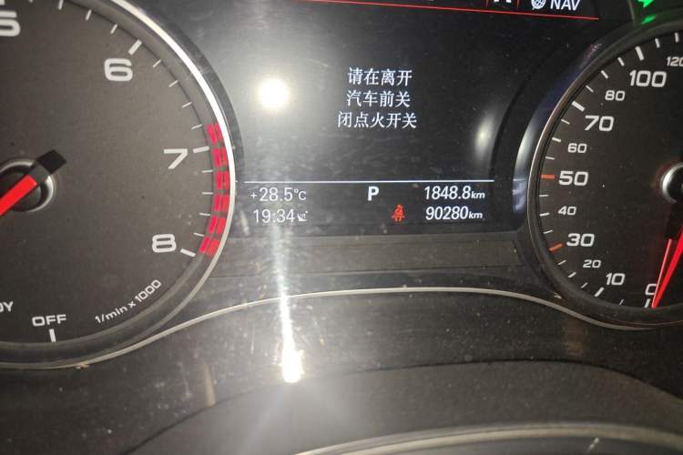 Used Audi A6L 2018 30th Anniversary Edition 35 TFSI Fashion Model Odometer Close Up