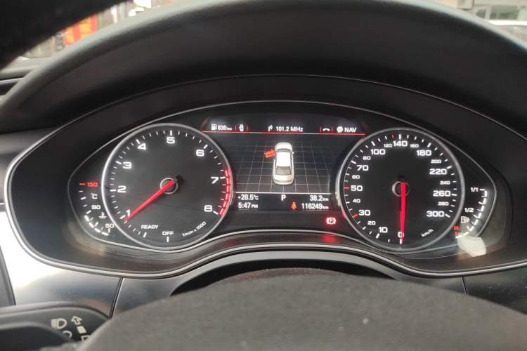 Used Audi A6L 2018 30th Anniversary Edition 35 TFSI Fashion Model Odometer Close Up