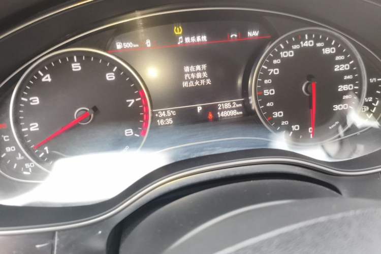 Used Audi A6L 2018 30th Anniversary Edition 35 TFSI Fashion Model Odometer Close Up