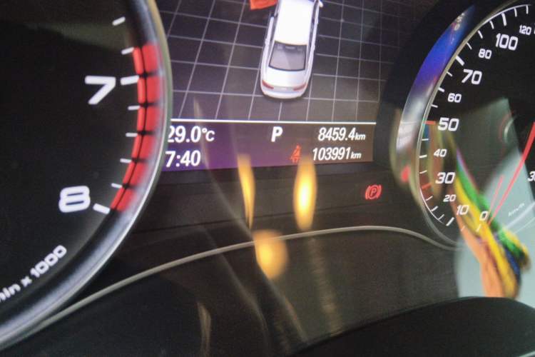Used Audi A6L 2018 30th Anniversary Edition 35 TFSI Fashion Model Odometer Close Up