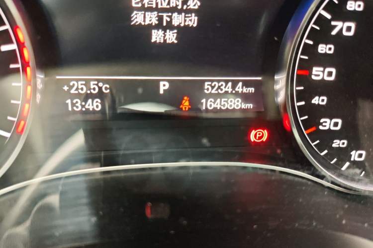 Used Audi A6L 2018 30th Anniversary Edition 35 TFSI Fashion Model Odometer Close Up