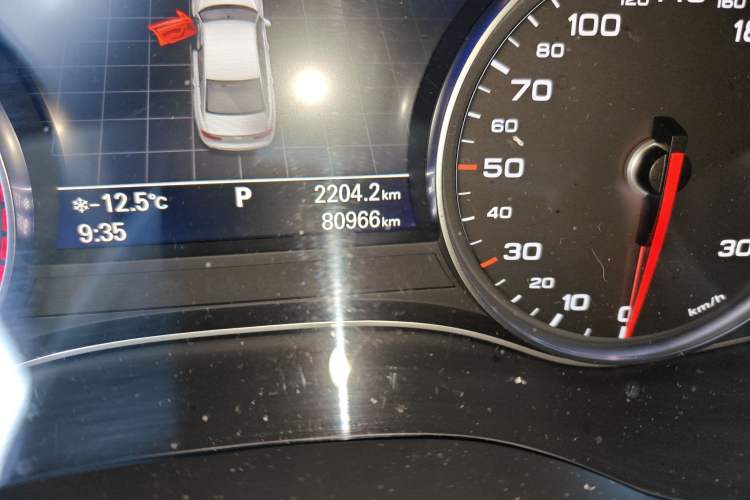 Used Audi A6L 2018 30 FSI Collector's Edition Odometer Close Up