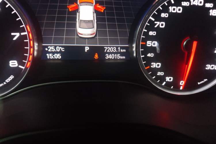 Used Audi A6L 2018 30th Anniversary Edition 35 TFSI Fashion Model Odometer Close Up