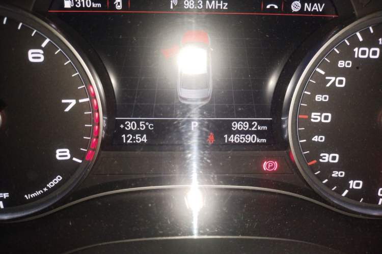 Used Audi A6L 2018 30th Anniversary Edition 35 TFSI Fashion Model Odometer Close Up