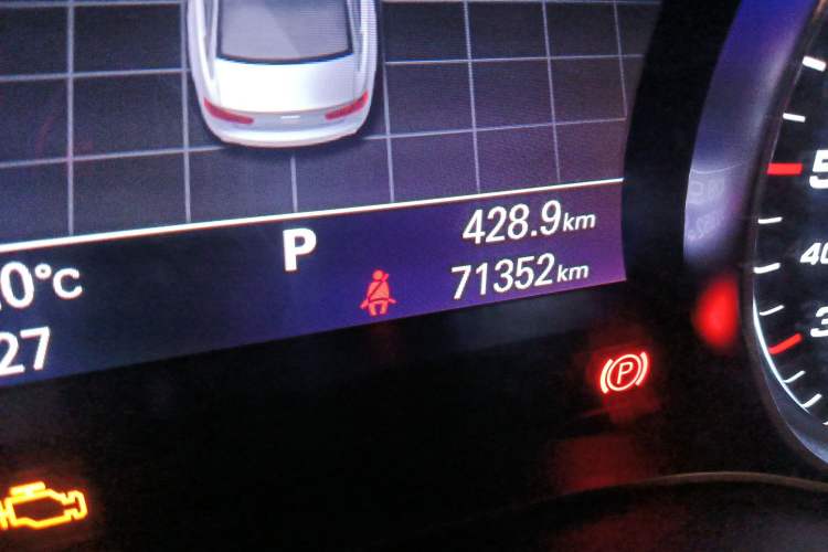 Used Audi A6L 2018 30th Anniversary Edition 35 TFSI Fashion Model Odometer Close Up