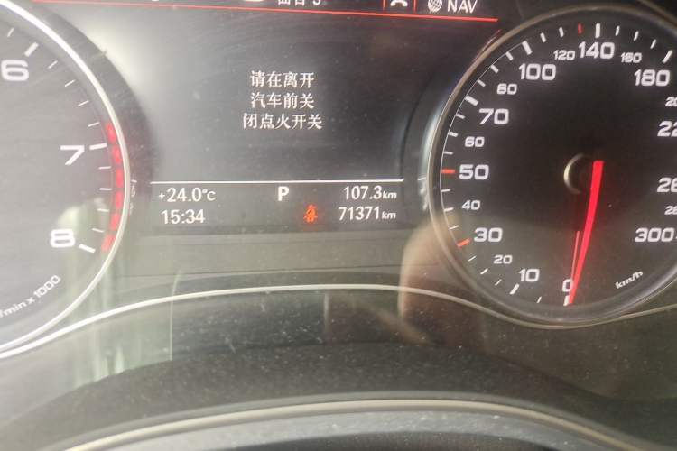Used Audi A6L 2018 30th Anniversary Edition 35 TFSI Fashion Model Odometer Close Up
