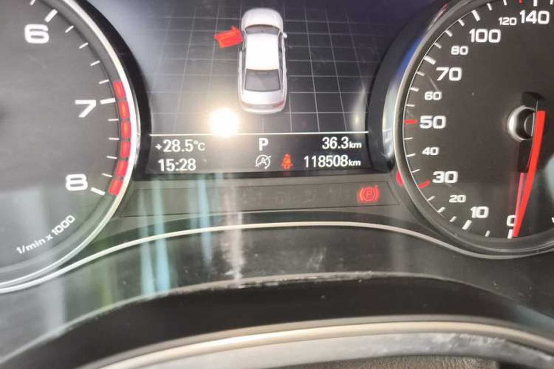 Used Audi A6L 2018 30th Anniversary Edition 35 TFSI Fashion Model Odometer Close Up