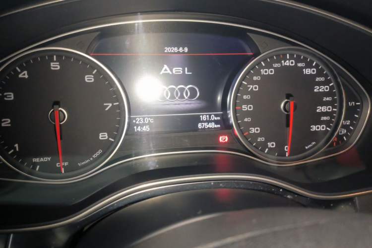 Used Audi A6L 2018 30th Anniversary Edition 35 TFSI Fashion Model Odometer Close Up