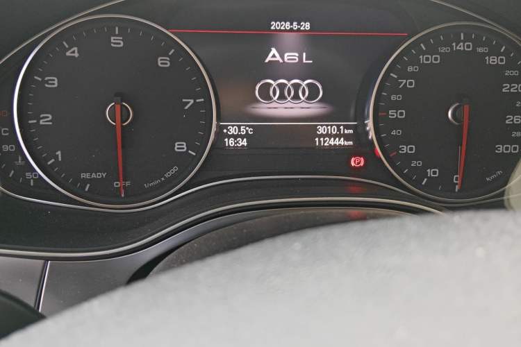 Used Audi A6L 2018 30th Anniversary Edition 35 TFSI Fashion Model Odometer Close Up