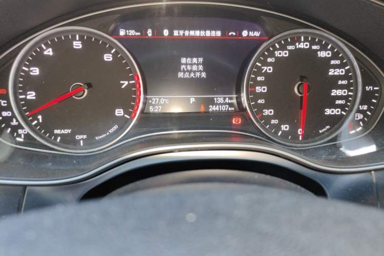 Used Audi A6L 2018 30th Anniversary Edition 35 TFSI Fashion Model Odometer Close Up