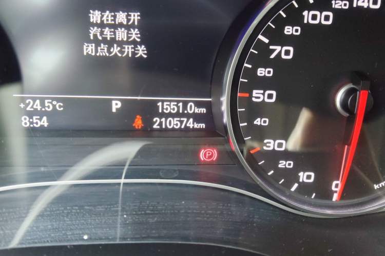 Used Audi A6L 2018 30th Anniversary Edition 35 TFSI Fashion Model Odometer Close Up