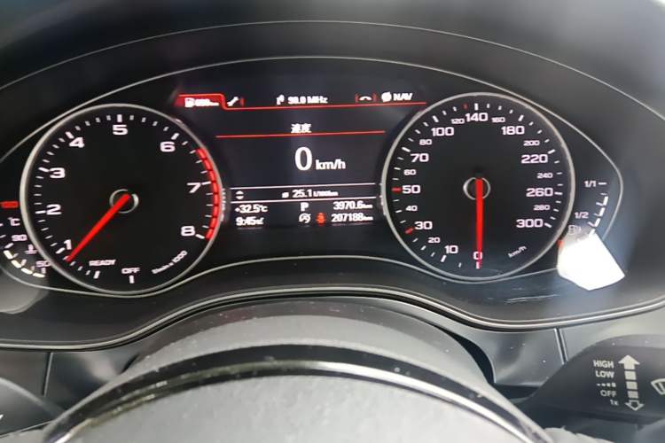 Used Audi A6L 2018 30th Anniversary Edition 45 TFSI quattro Sport model Odometer Close Up
