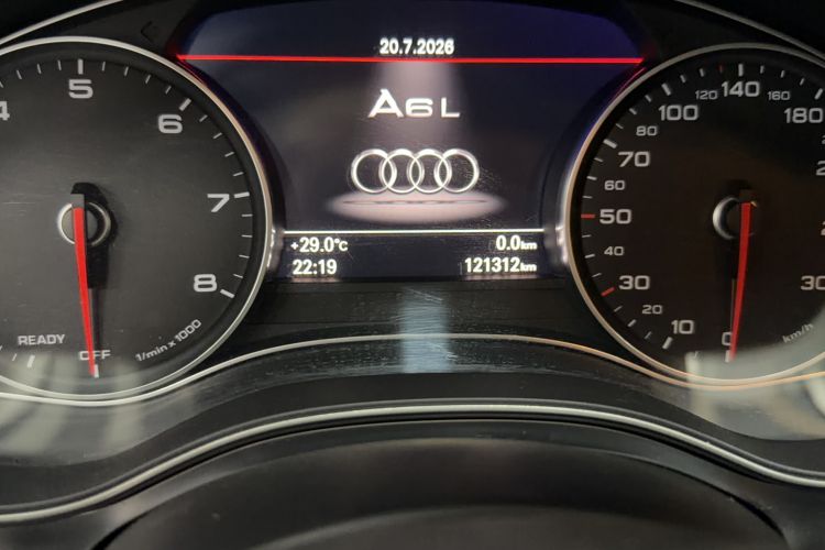 Used Audi A6L 2018 30th Anniversary Edition 35 TFSI Fashion Model Odometer Close Up
