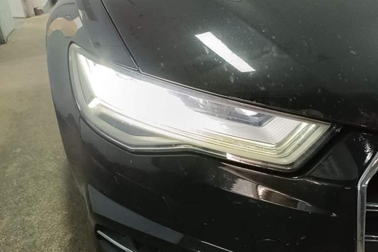 Used Audi A6L  Right Front Headlight