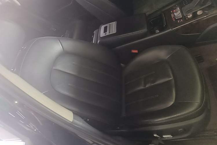 Used Audi A6L 2018 30th Anniversary Edition 35 TFSI Fashion Model Right Front Seat