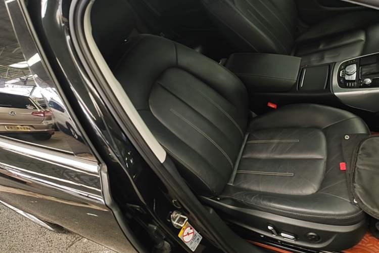 Used Audi A6L 2018 30th Anniversary Edition 35 TFSI Fashion Model Right Front Seat