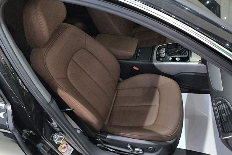 Used Audi A6L 2018 30th Anniversary Edition 35 TFSI Sport Edition Right Front Seat