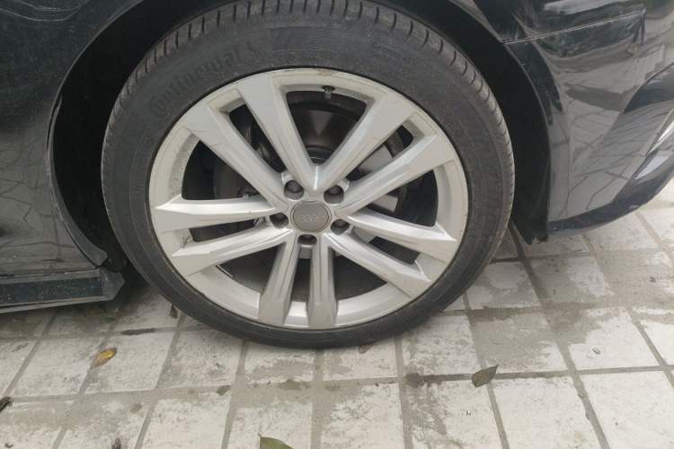 Used Audi A6L 2018 30th Anniversary Edition 35 TFSI Sport Edition Right Front Wheel Hub