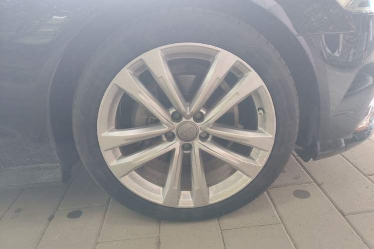 Used Audi A6L 2018 30th Anniversary Edition 35 TFSI Fashion Model Right Front Wheel Hub