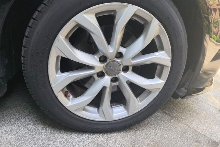 Used Audi A6L 2018 30th Anniversary Edition 35 TFSI Fashion Model Right Front Wheel Hub