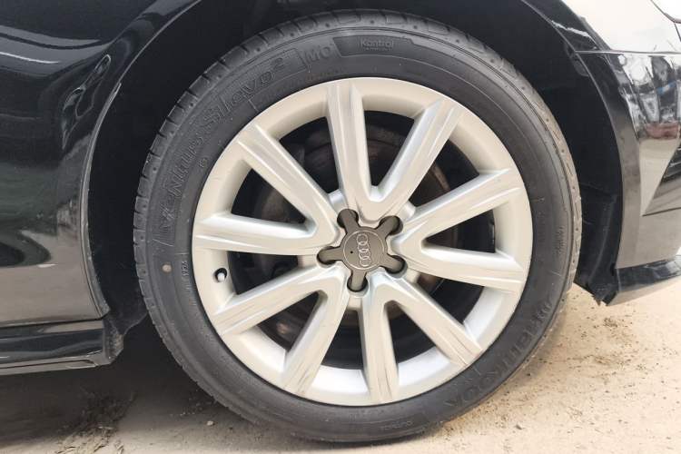 Used Audi A6L 2018 30th Anniversary Edition TFSI Trendy Model Right Front Wheel Hub