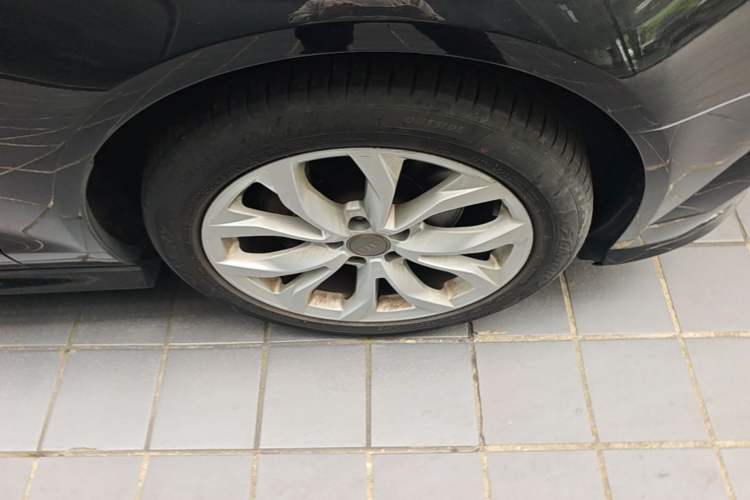 Used Audi A6L 2018 35 TFSI Collector's Edition Right Front Wheel Hub