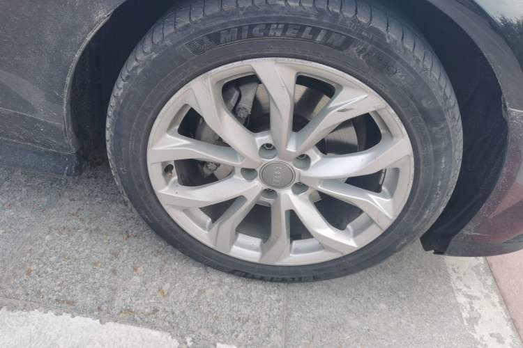 Used Audi A6L 2018 30th Anniversary Edition 35 TFSI Fashion Model Right Front Wheel Hub
