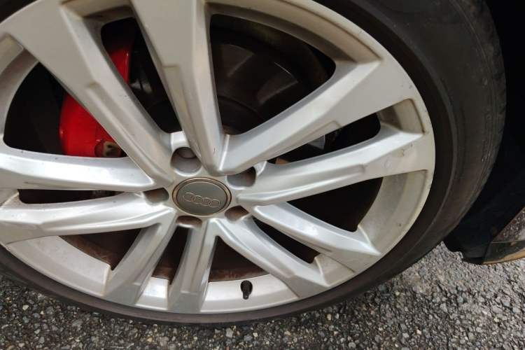 Used Audi A6L 2018 30th Anniversary Edition 35 TFSI Sport Edition Right Front Wheel Hub