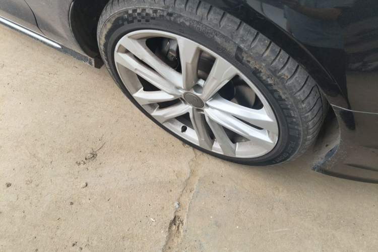 Used Audi A6L 2018 30th Anniversary Edition 35 TFSI Fashion Model Right Front Wheel Hub