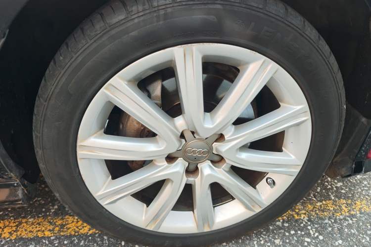 Used Audi A6L 2018 30th Anniversary Edition TFSI Trendy Model Right Front Wheel Hub
