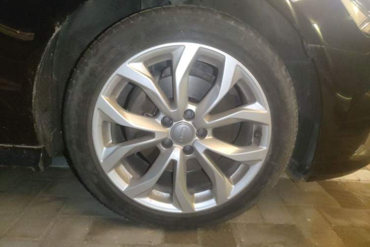 Used Audi A6L 2018 30th Anniversary Edition 35 TFSI Fashion Model Right Front Wheel Hub