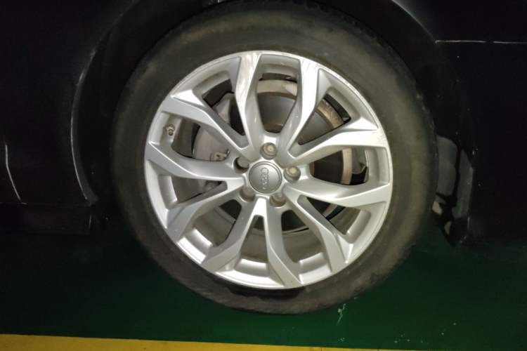 Used Audi A6L 2018 30th Anniversary Edition 35 TFSI Fashion Model Right Front Wheel Hub