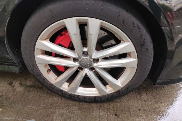 Used Audi A6L 2018 30th Anniversary Edition 45 TFSI quattro Sport model Right Front Wheel Hub