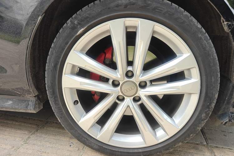 Used Audi A6L 2018 30th Anniversary Edition 35 TFSI Sport Edition Right Front Wheel Hub