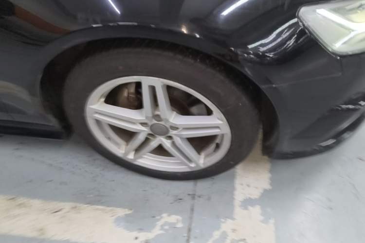 Used Audi A6L 2018 30th Anniversary Edition 30 FSI Style Model Right Front Wheel Hub